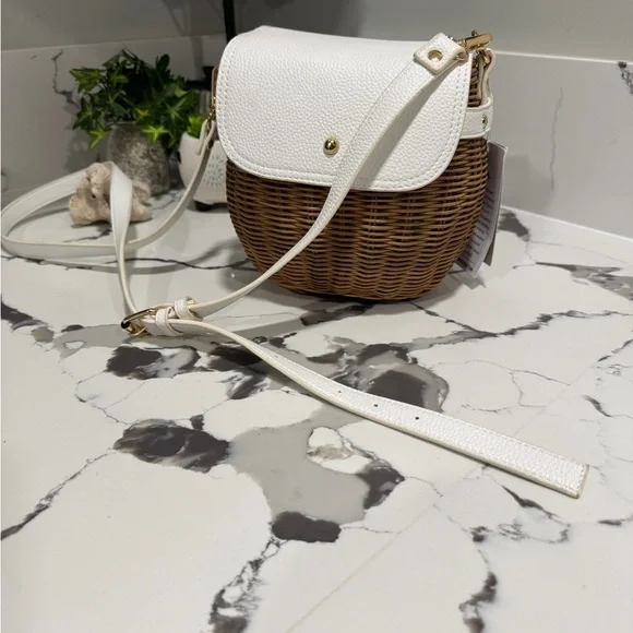 Tommy Bahama bag rattan wicker white bag White and Brown Woven Crossbody Bag - Picture 4 of 10